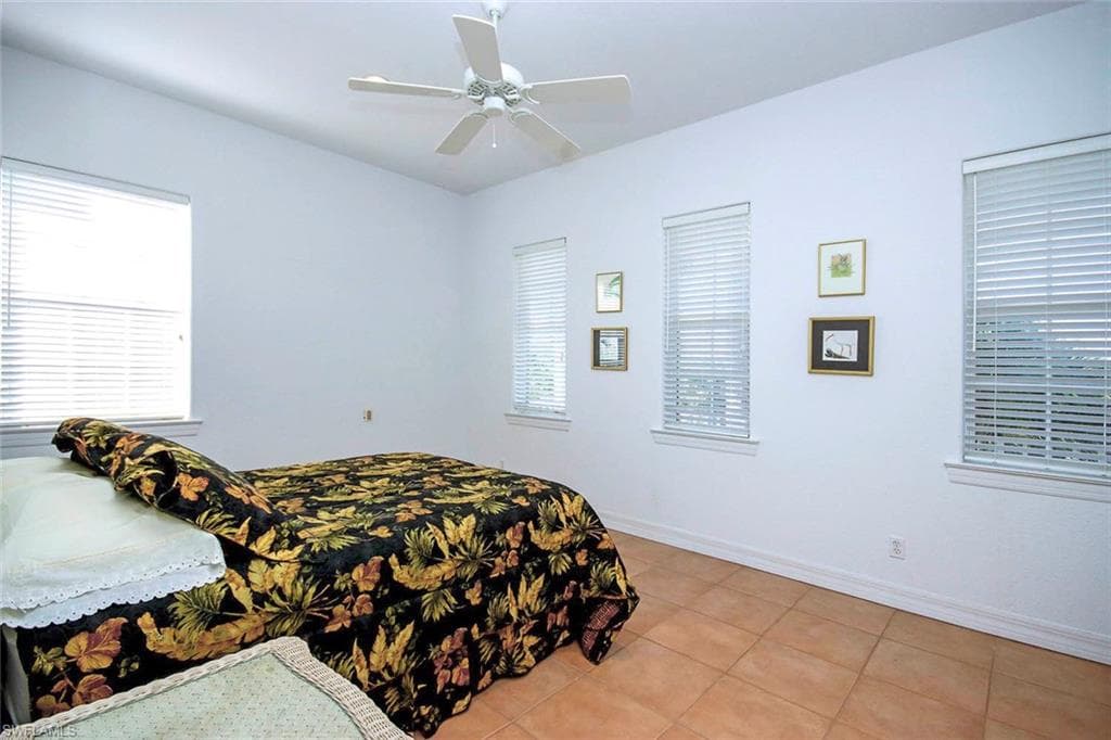 580 Sea Oats DR, SANIBEL FL 33957-24