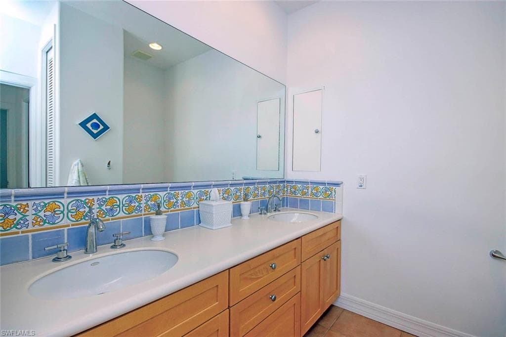 580 Sea Oats DR, SANIBEL FL 33957-20