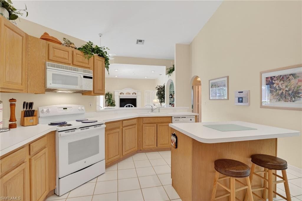 6687 Huntley LN S, NAPLES FL 34104-9