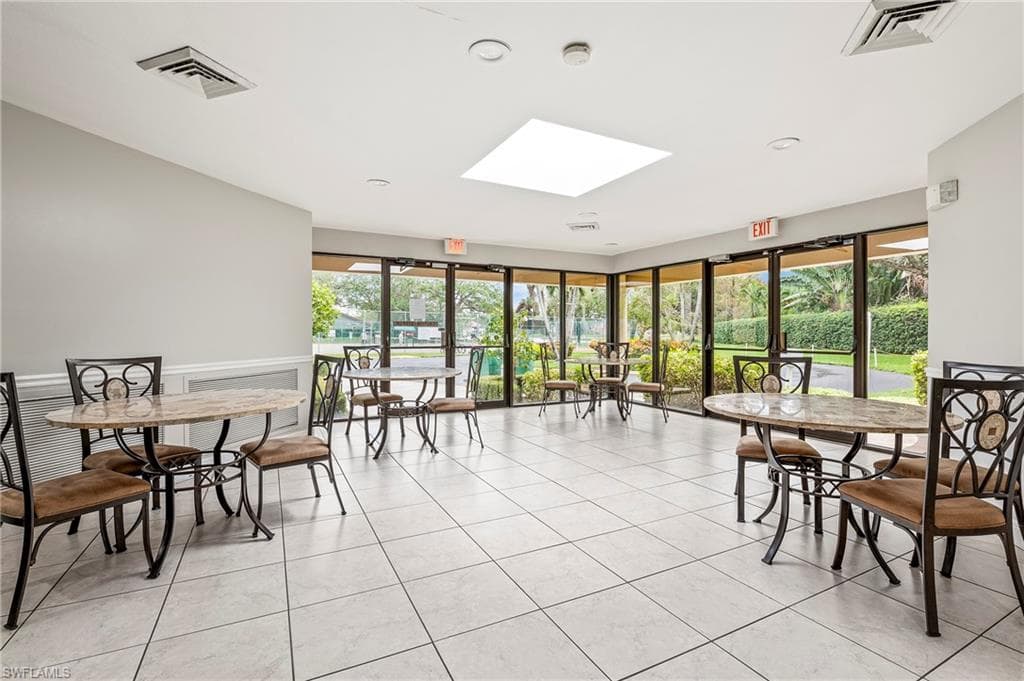6687 Huntley LN S, NAPLES FL 34104-36