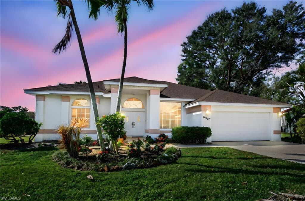 6687 Huntley LN S, NAPLES FL 34104-4