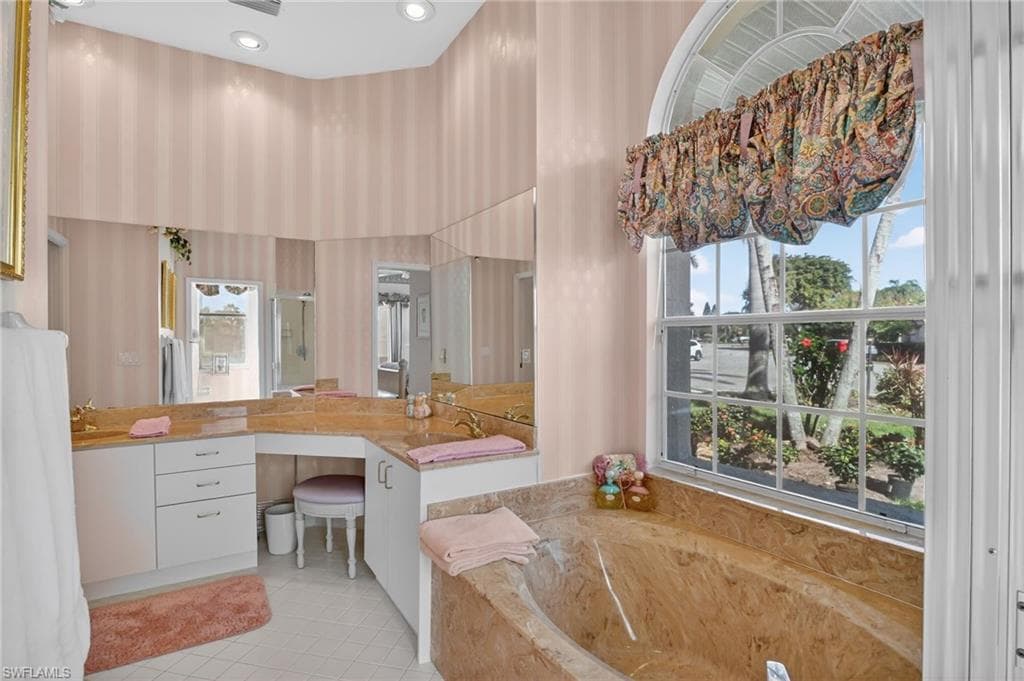 6687 Huntley LN S, NAPLES FL 34104-19