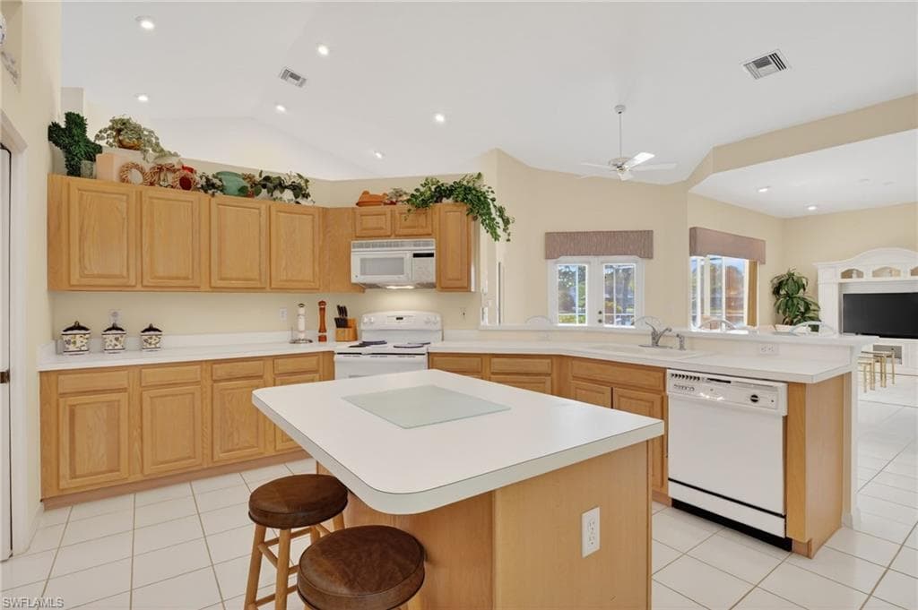 6687 Huntley LN S, NAPLES FL 34104-8