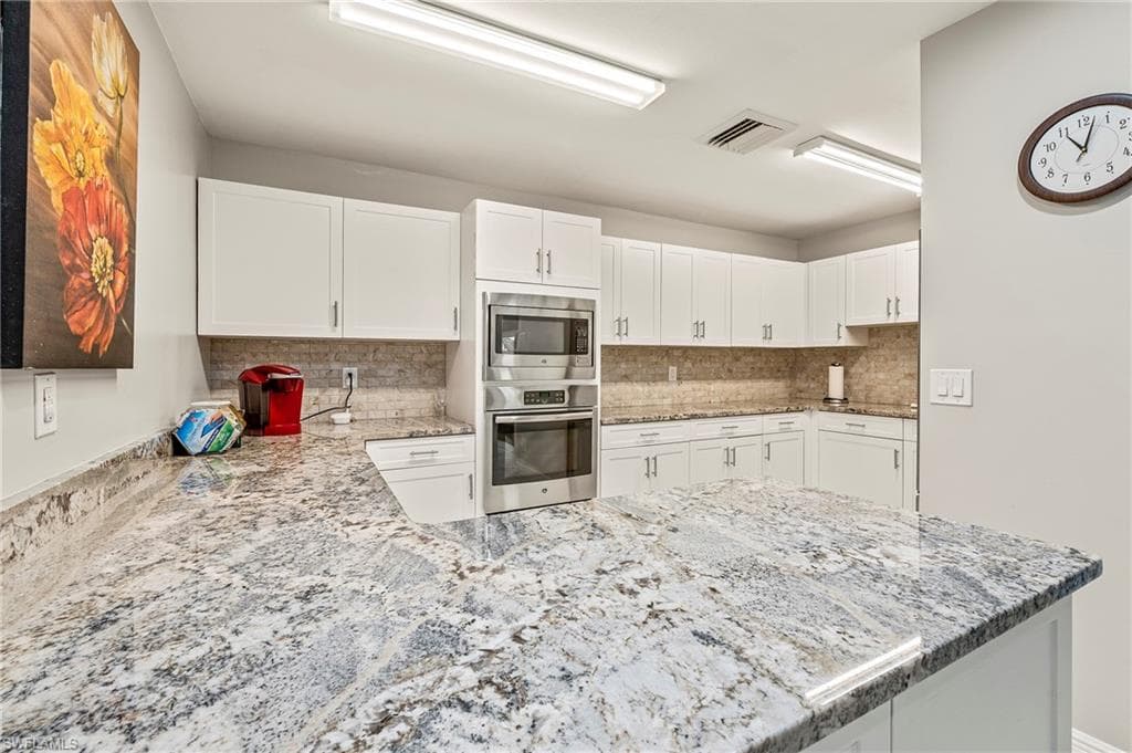 6687 Huntley LN S, NAPLES FL 34104-33