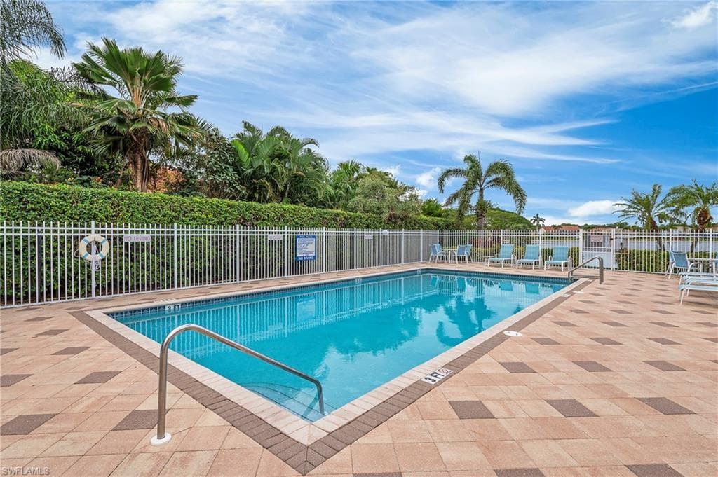 6687 Huntley LN S, NAPLES FL 34104-30