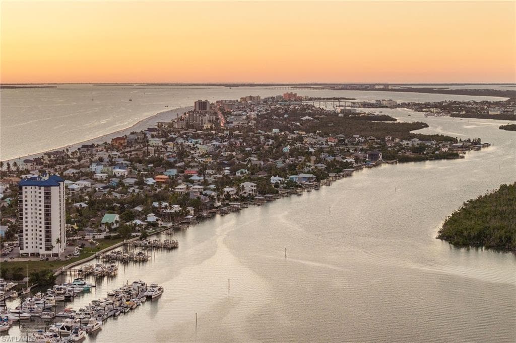 271 Randy LN, FORT MYERS BEACH FL 33931-36