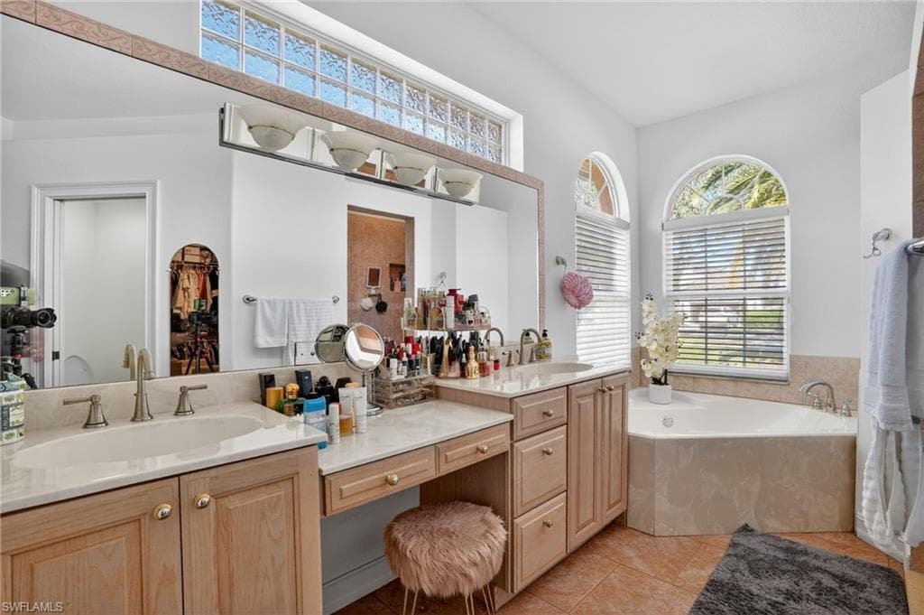 14806 Fripp Island CT, NAPLES FL 34119-18