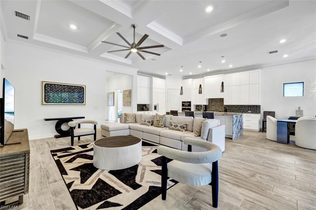 9238 Plover DR, NAPLES FL 34120-2