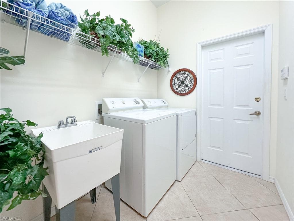 948 Chesapeake Bay CT, NAPLES FL 34120-25