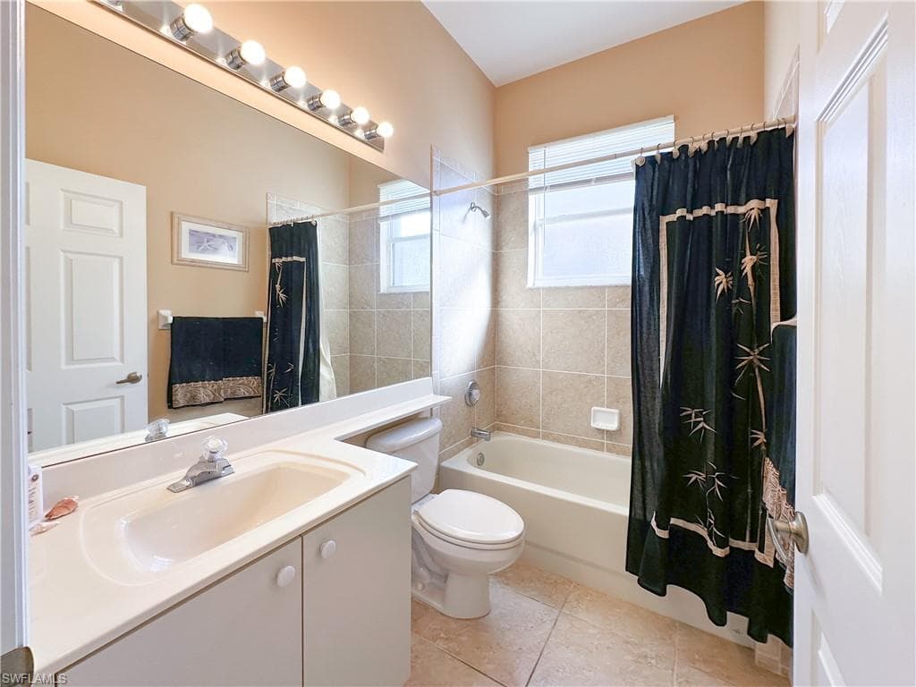 948 Chesapeake Bay CT, NAPLES FL 34120-21