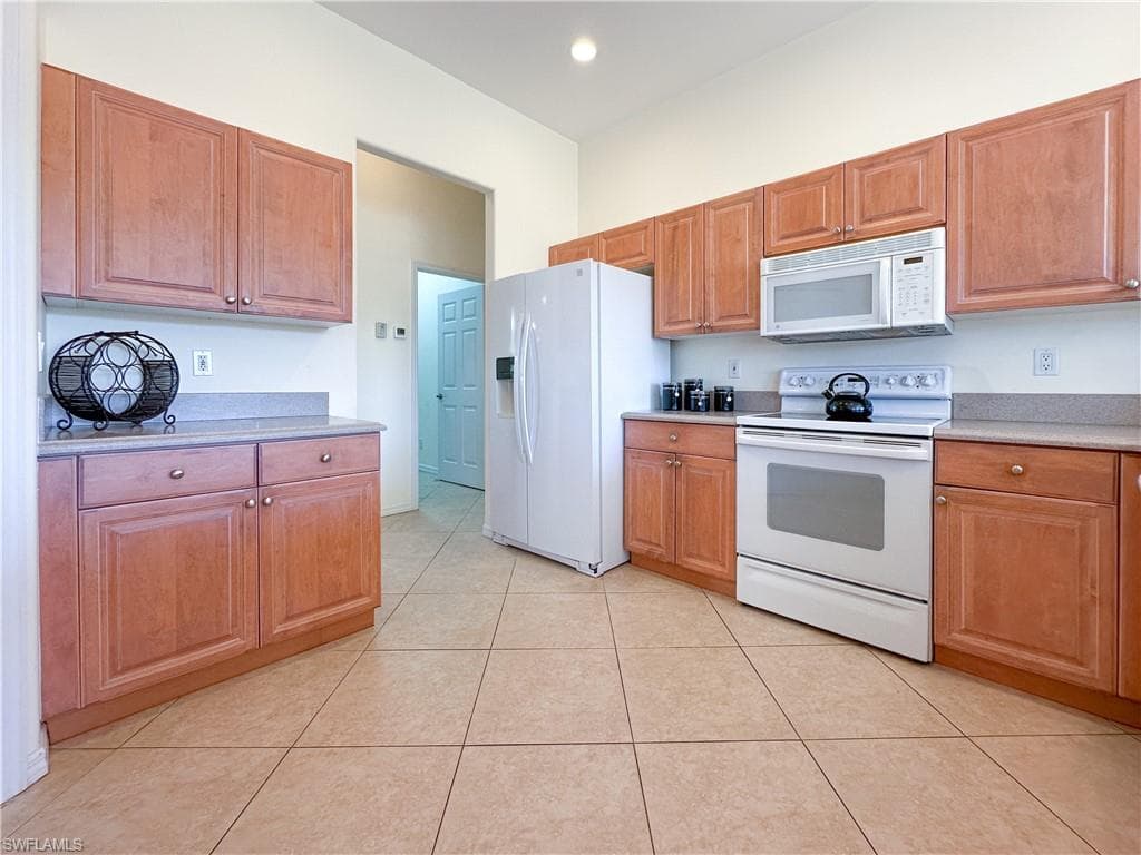 948 Chesapeake Bay CT, NAPLES FL 34120-10