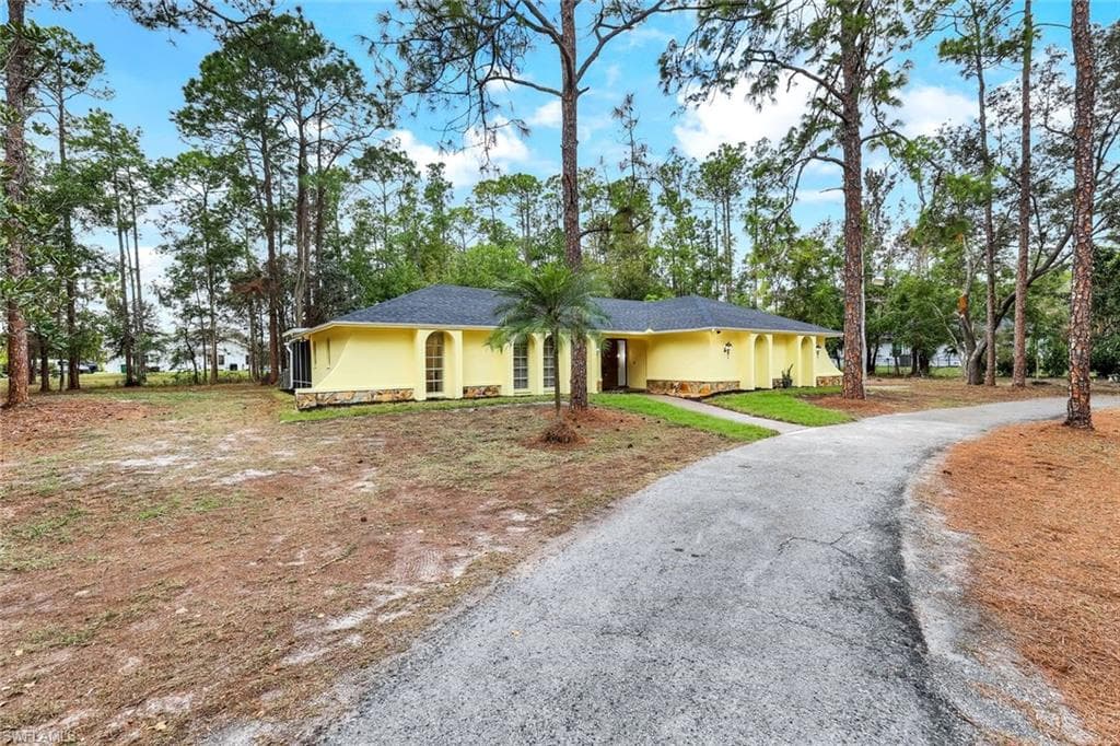 525 Weber BLVD N, NAPLES FL 34120-30