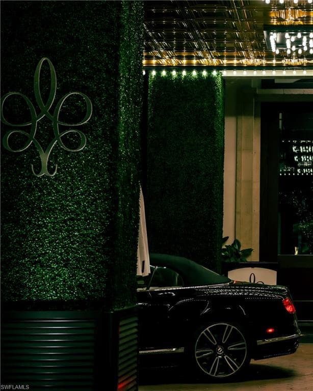 221 9th ST S # 207, NAPLES FL 34102-31