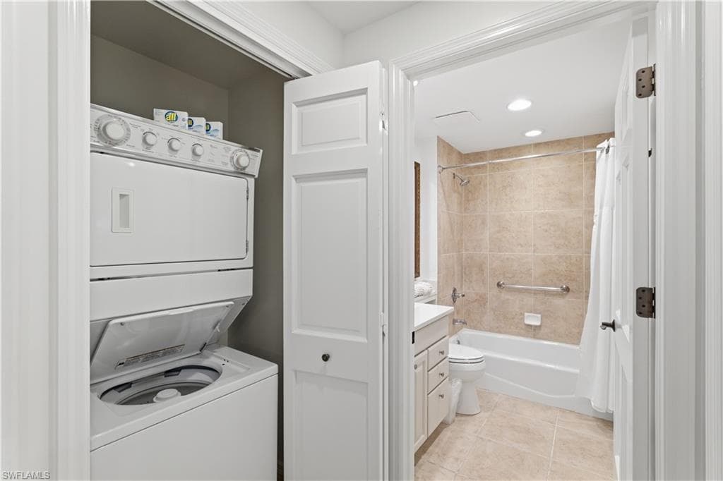 221 9th ST S # 207, NAPLES FL 34102-27