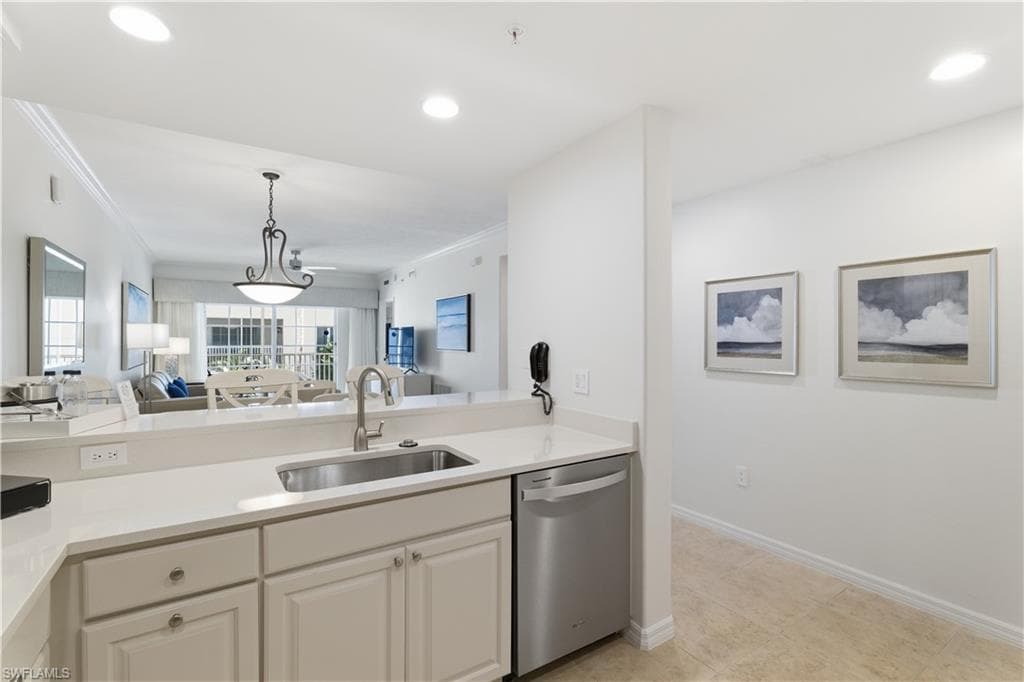 221 9th ST S # 207, NAPLES FL 34102-17