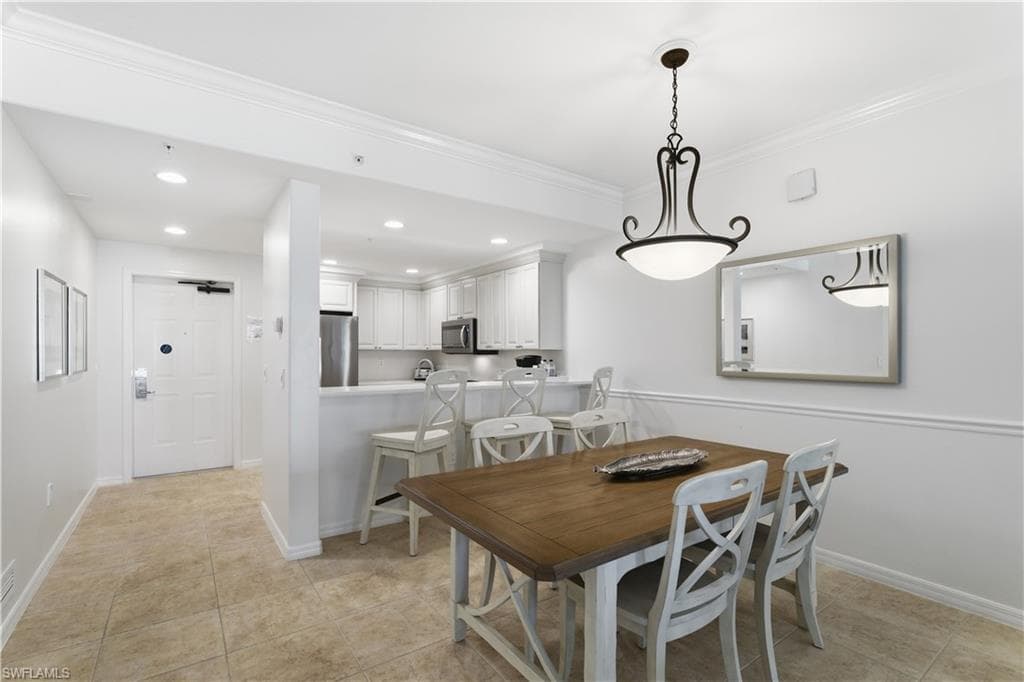 221 9th ST S # 207, NAPLES FL 34102-10