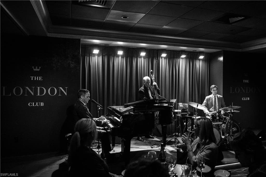 221 9th ST S # 207, NAPLES FL 34102-34