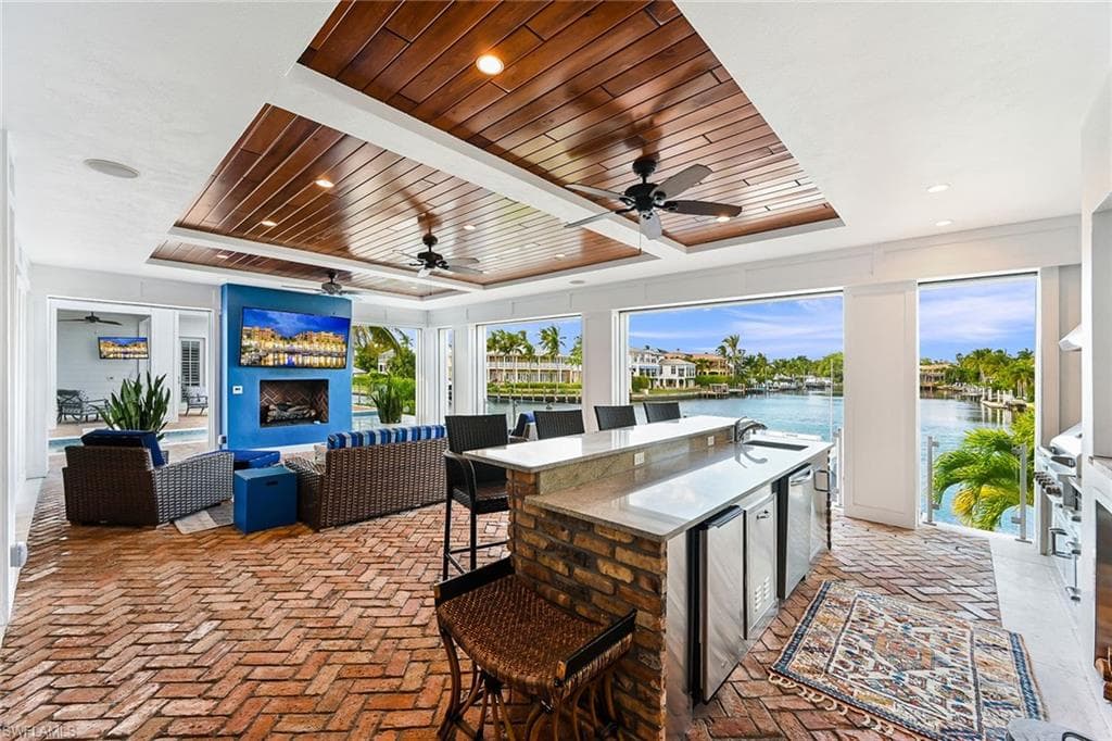 481 21st AVE S, NAPLES FL 34102-9