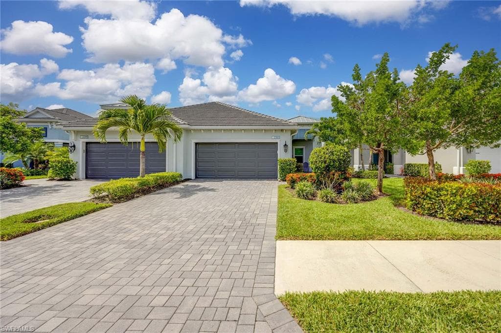 2303 Marquesa CIR, NAPLES FL 34112-28