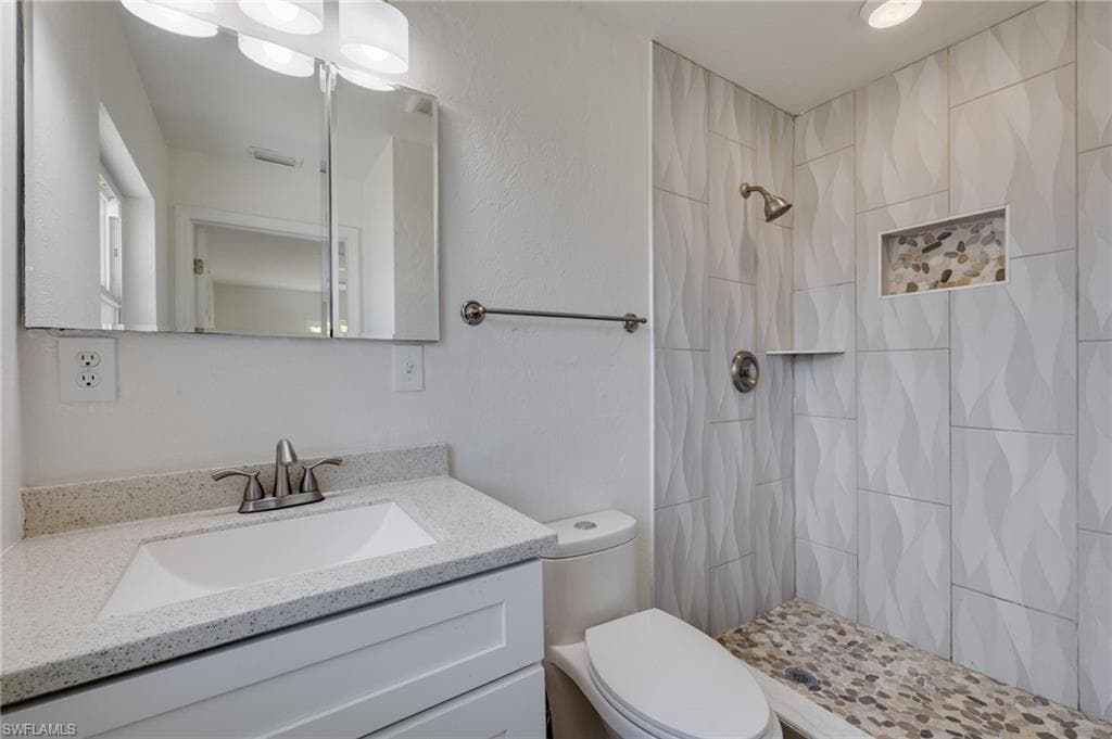 7171 Drake DR, FORT MYERS FL 33908-14