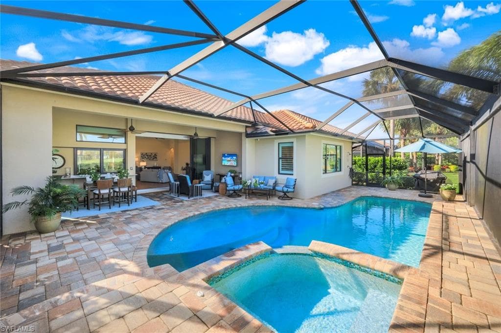 11925 Heather Woods CT, NAPLES FL 34120-2