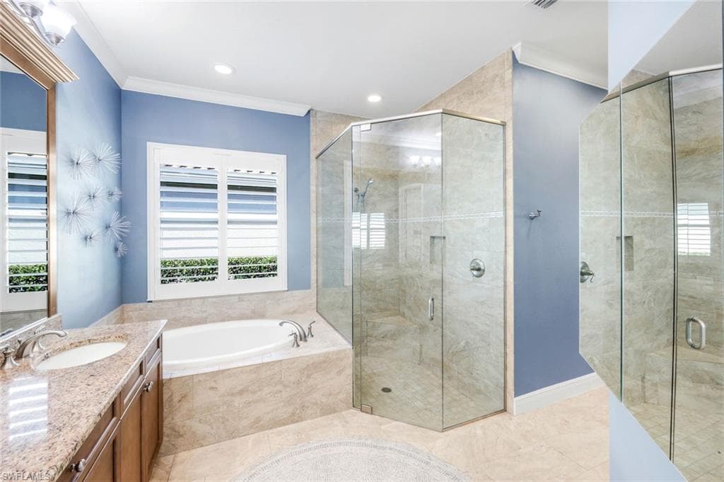 11925 Heather Woods CT, NAPLES FL 34120-19