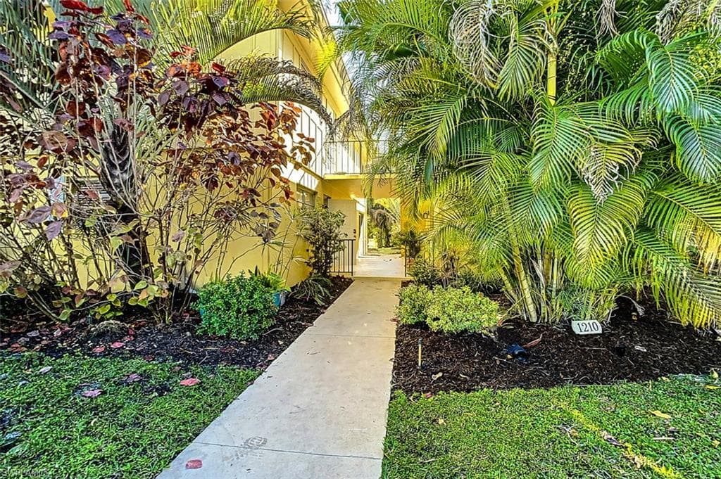 1210 Shady Rest LN # 14, NAPLES FL 34103-3