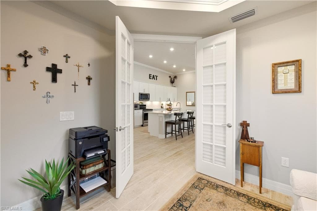 7253 Wilton DR, NAPLES FL 34109-25