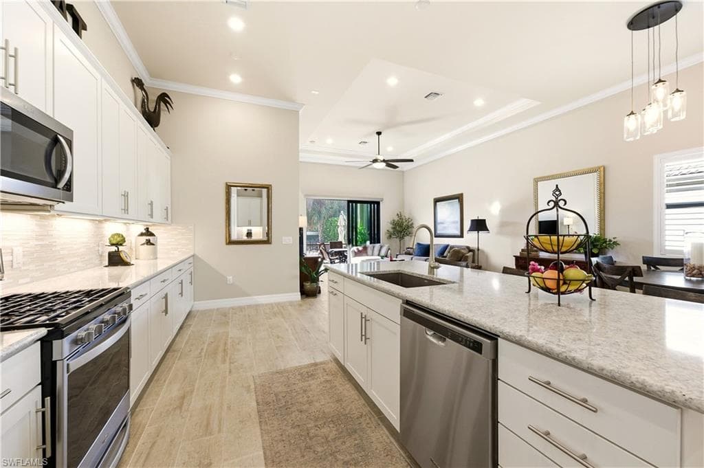 7253 Wilton DR, NAPLES FL 34109-19