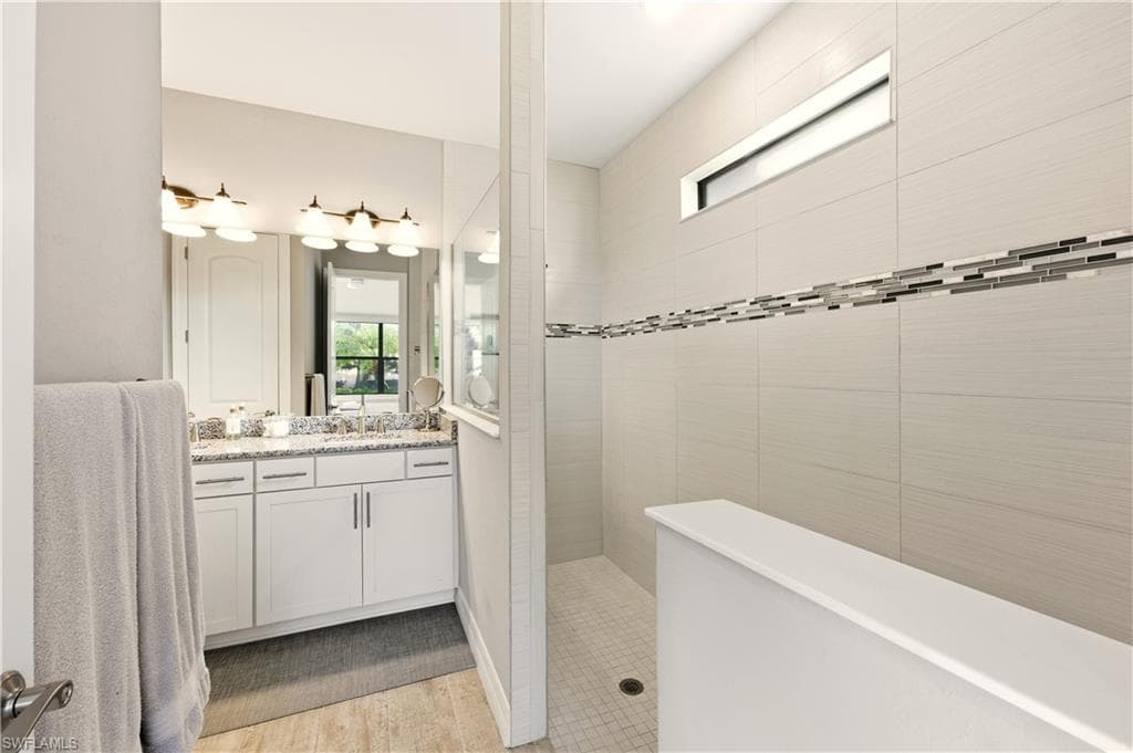 7253 Wilton DR, NAPLES FL 34109-29