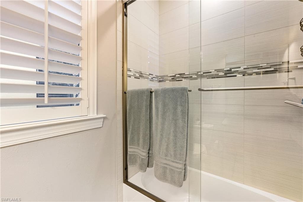 7253 Wilton DR, NAPLES FL 34109-33