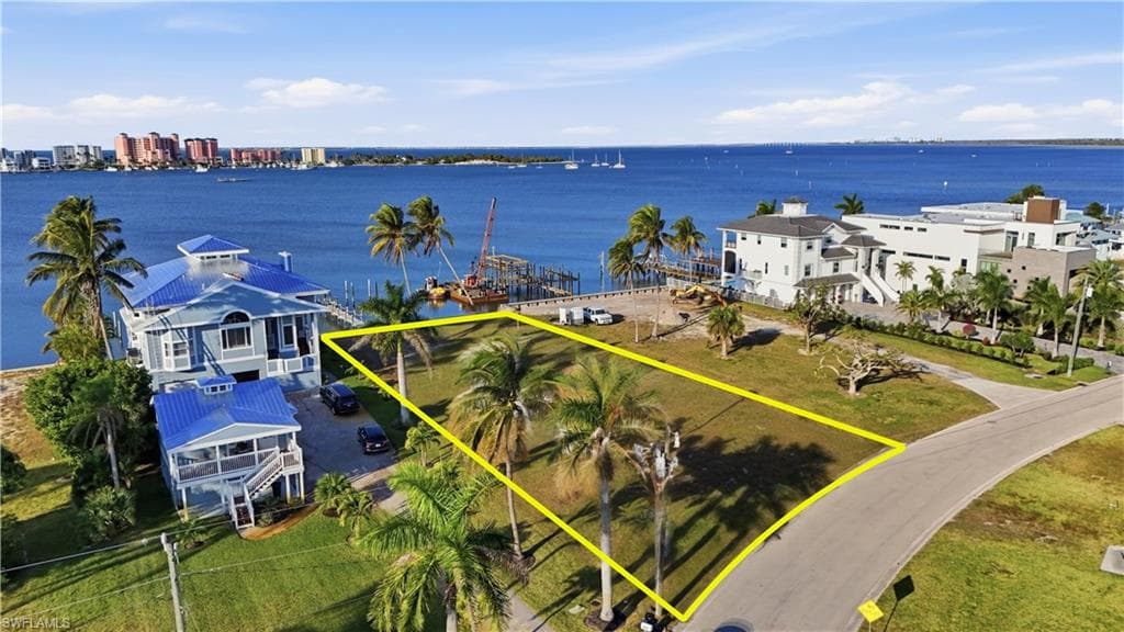 948 San Carlos DR, FORT MYERS BEACH FL 33931-1