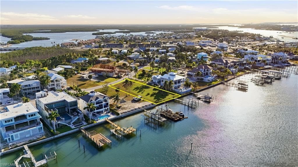 948 San Carlos DR, FORT MYERS BEACH FL 33931-3