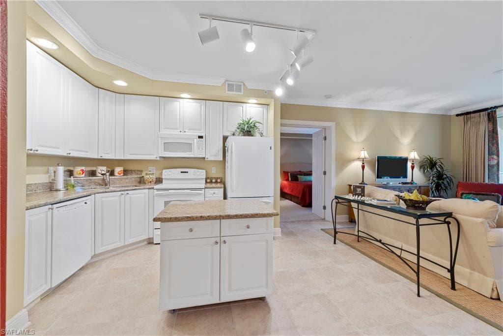2825 Palm Beach BLVD # 214, FORT MYERS FL 33916-1