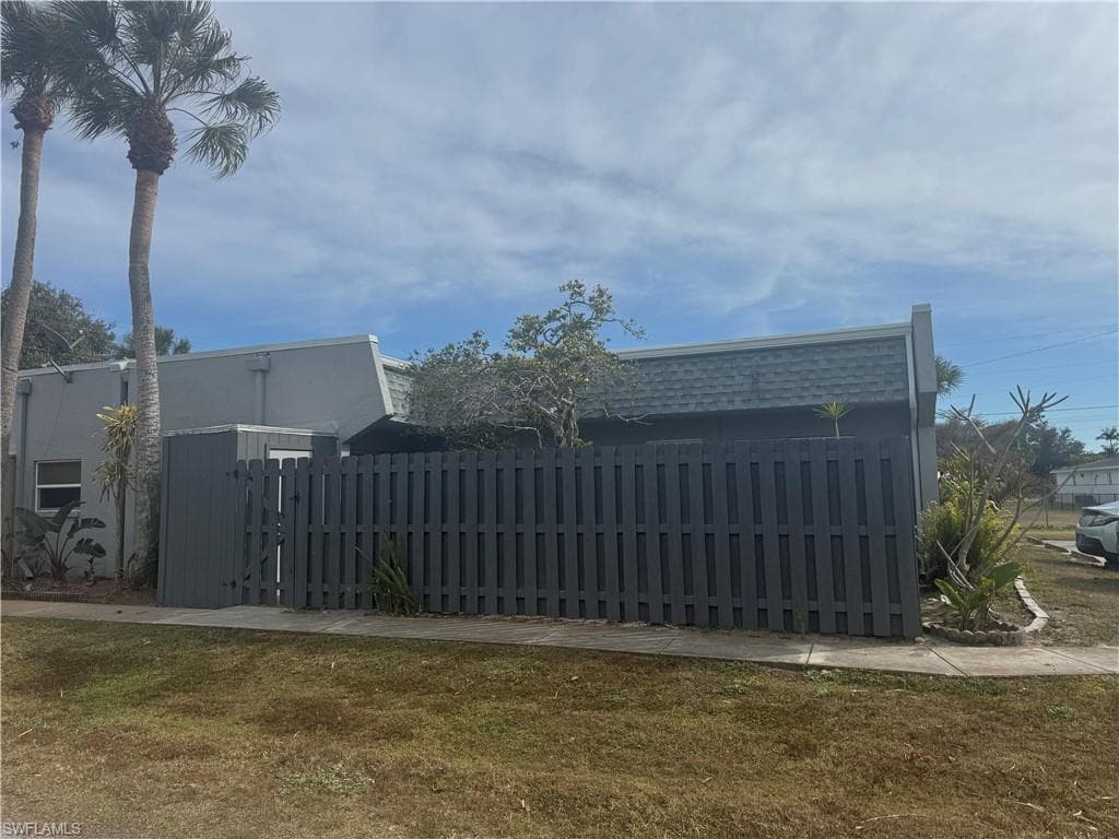 1165 Palm AVE # 3B, NORTH FORT MYERS FL 33903-3