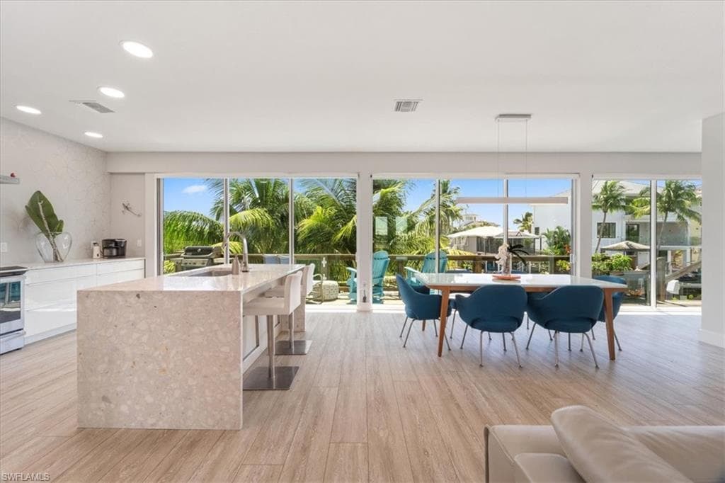 1282 Venetian WAY-2