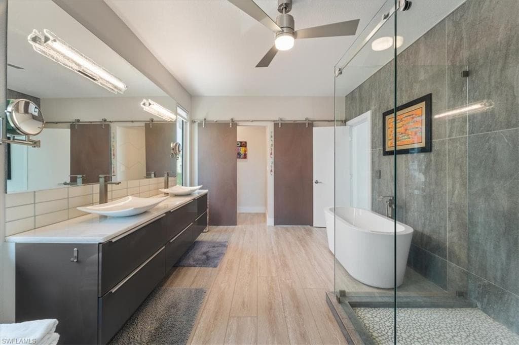1282 Venetian WAY-24