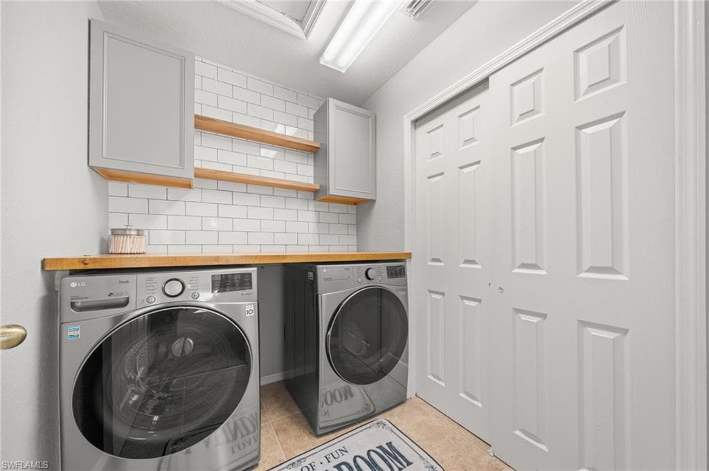 2084 Cape Heather CIR, CAPE CORAL FL 33991-25