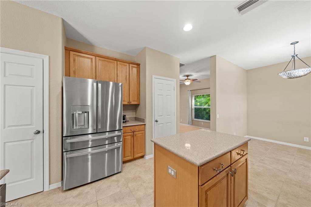 2084 Cape Heather CIR, CAPE CORAL FL 33991-8