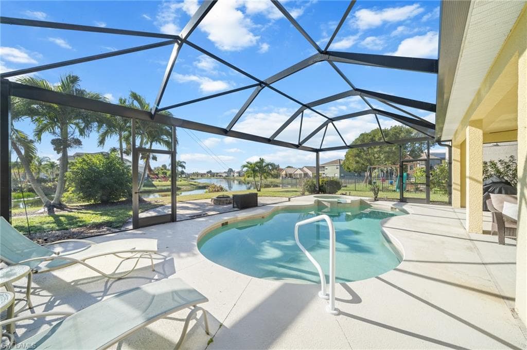 2084 Cape Heather CIR, CAPE CORAL FL 33991-27