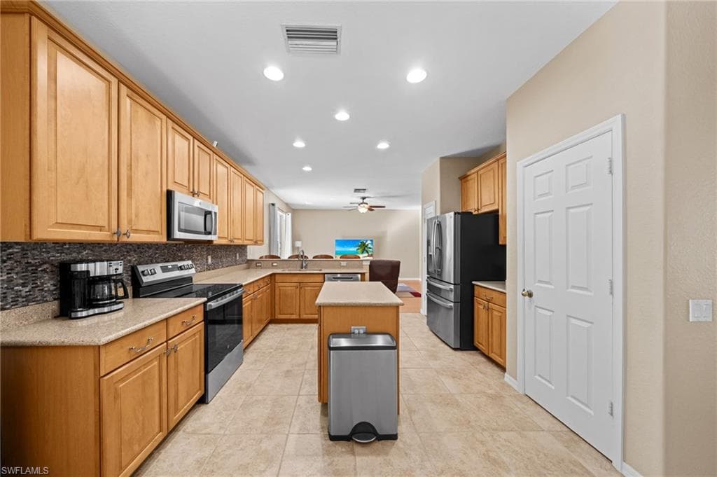 2084 Cape Heather CIR, CAPE CORAL FL 33991-6