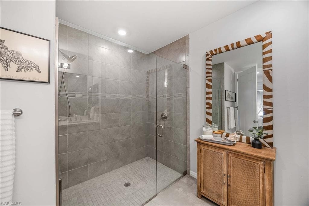 14610 Edgewater CIR-20