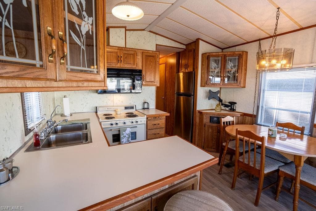 8516 Pepperwood DR, ESTERO FL 33928-6