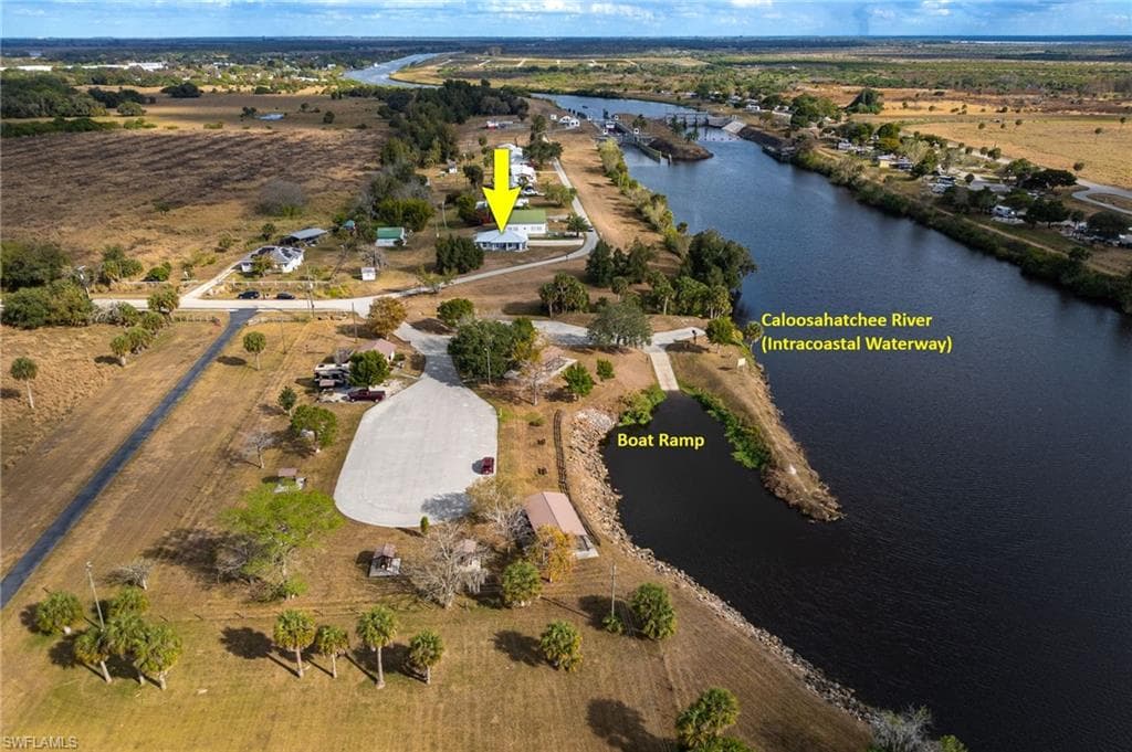 1053 Lock LN SW, MOORE HAVEN FL 33471-23