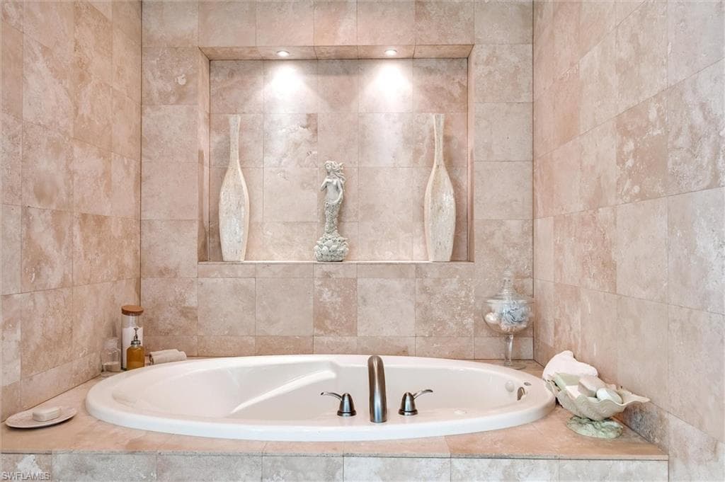 265 Indies WAY # 802, NAPLES FL 34110-23