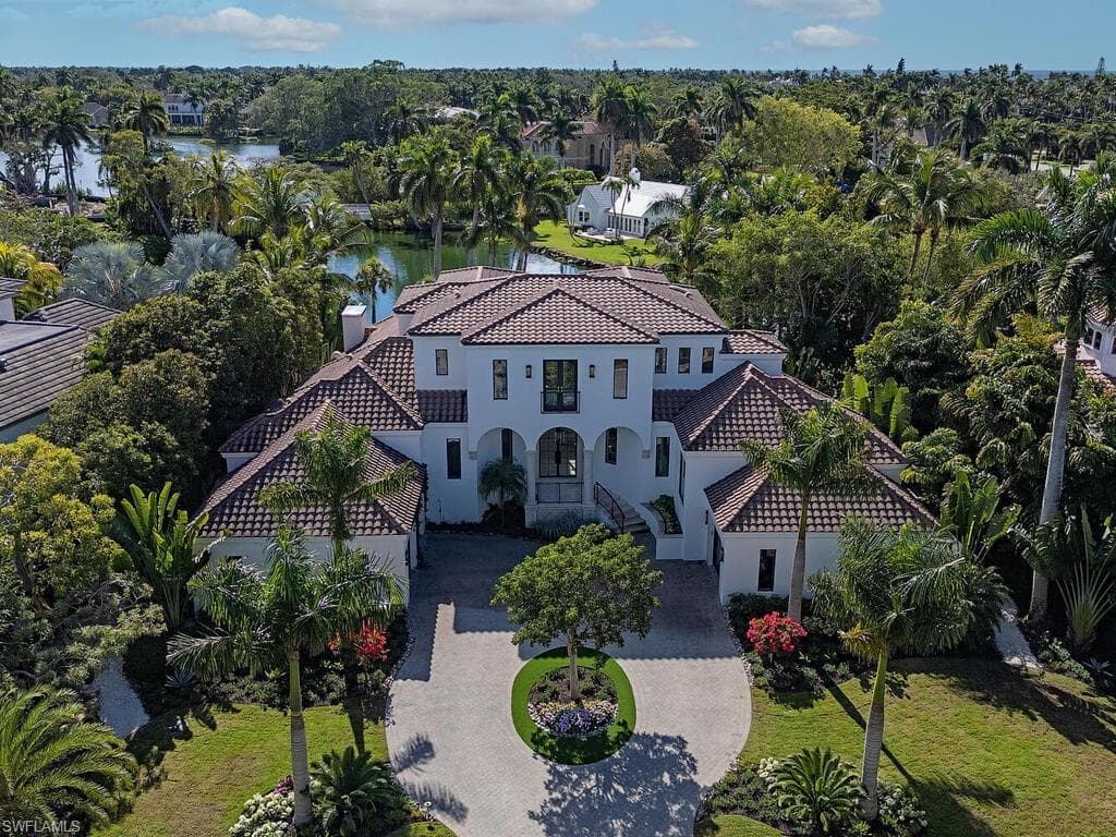 2375 Lantern LN, NAPLES FL 34102-1