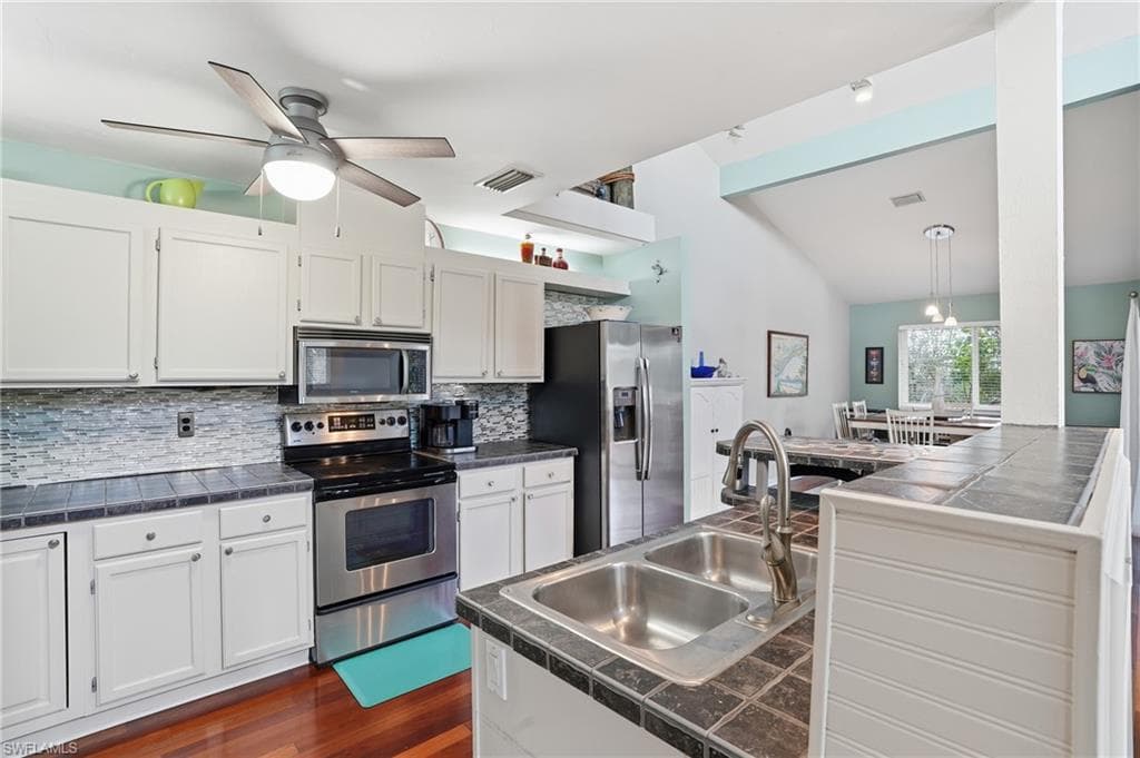 21697/699 Indian Bayou DR, FORT MYERS BEACH FL 33931-9