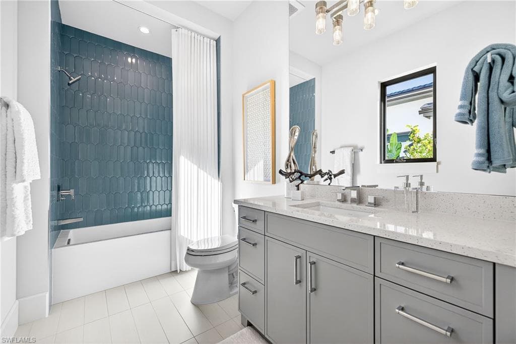 2051 Cambridge Park DR, NAPLES FL 34109-26