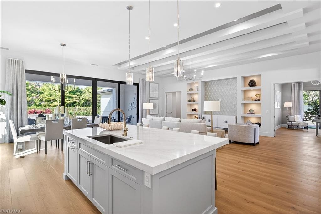 2051 Cambridge Park DR, NAPLES FL 34109-15