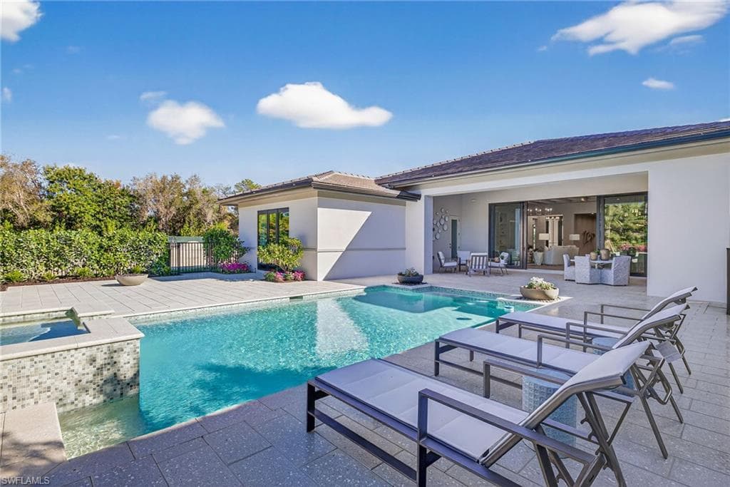 2051 Cambridge Park DR, NAPLES FL 34109-37